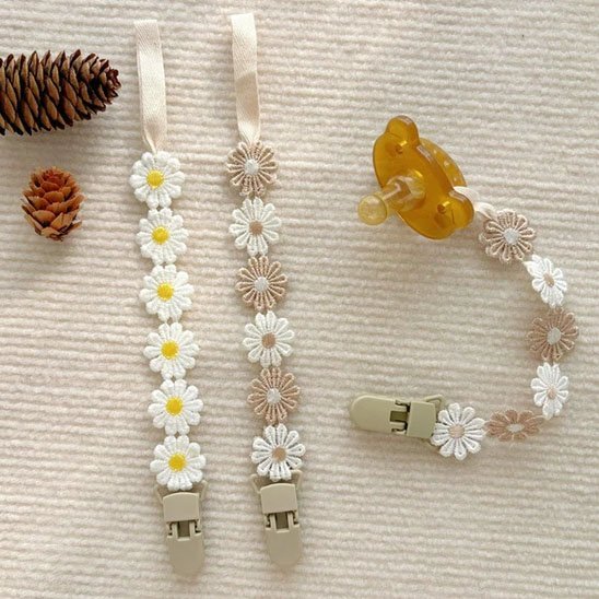 Attache tétine | Marguerites joyeuses - Brico - Bébé.com